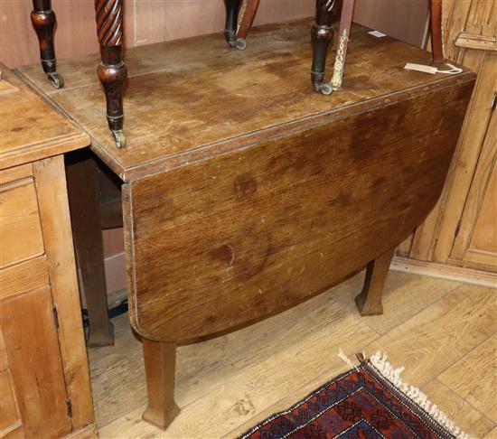 A French square marble topped jardiniere stand, with gilt metal mounts and an oak gateleg dining table (2) Jardiniere stand H.105cm